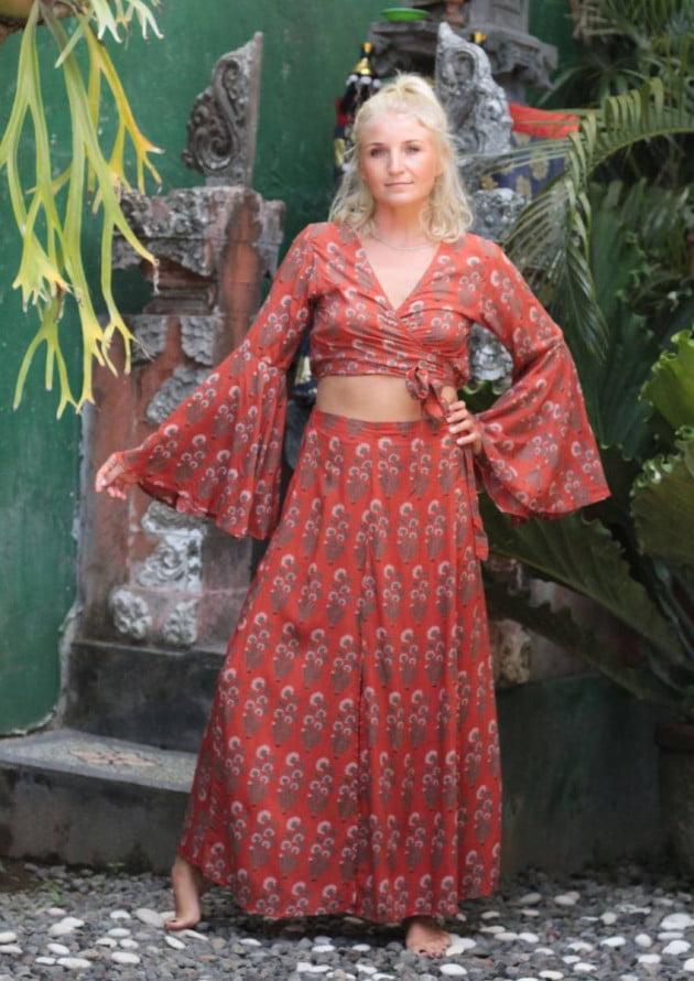 Two-piece dress boho crop top with trumpet sleeves and maxi skirt with slits 70s vintage style