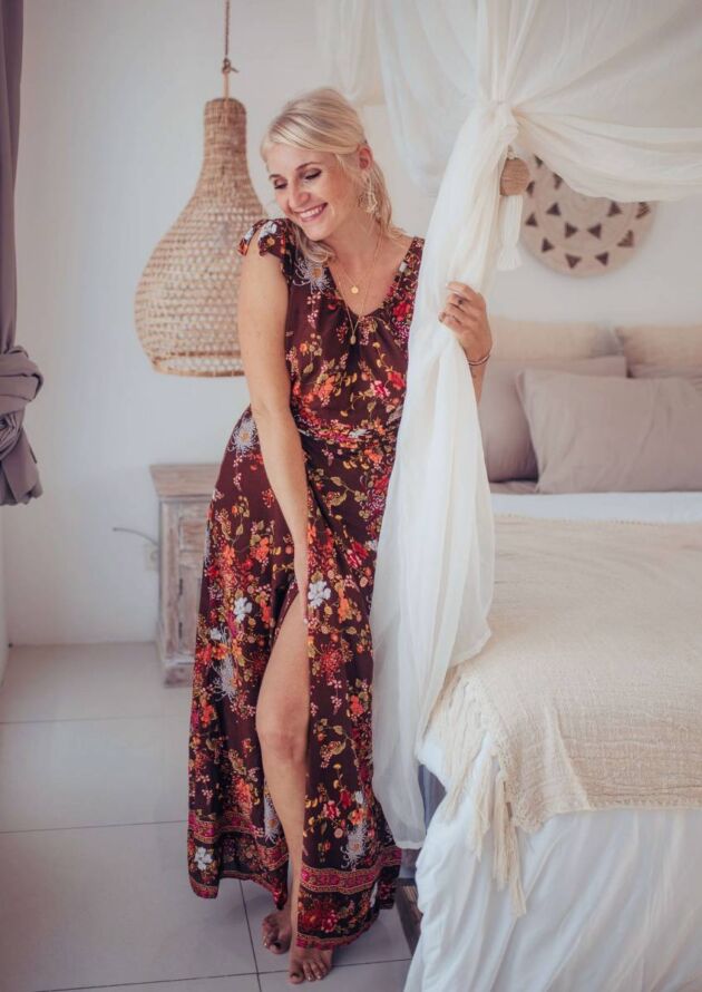 Boho Maxikleid Blumenmuster Braun mit hohem Schlitz