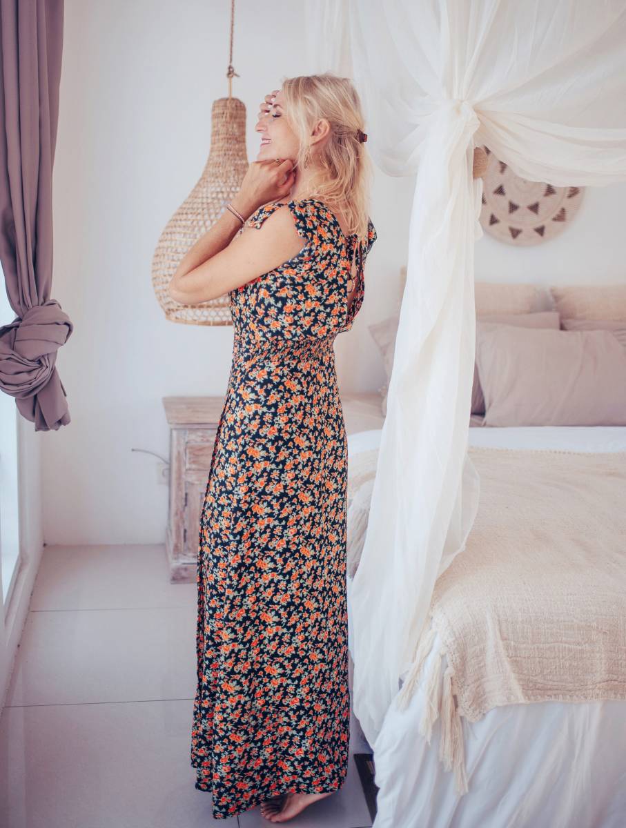 Boho Maxikleid mit Schlitz und tiefem Rückenausschnitt Sommerkleid mit Blumen Ibiza Kleid