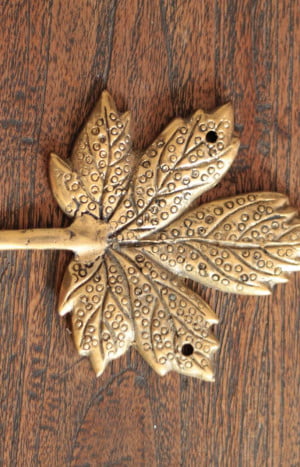 produkt bild Wall hook maple leaf brass