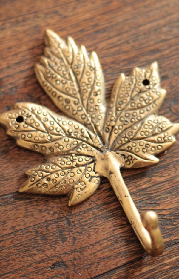 produkt bild Wall hook maple leaf brass