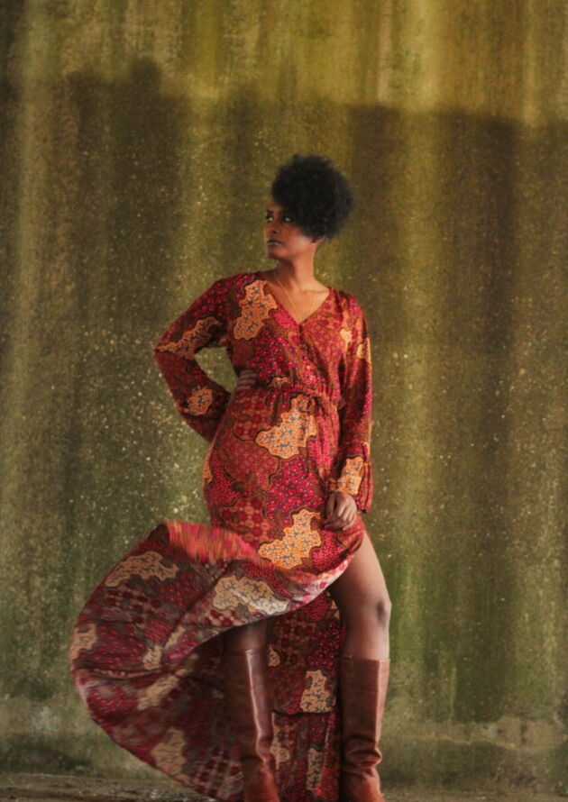 Bohemian Maxikleid langarm Batik Rot “Shot By Love”