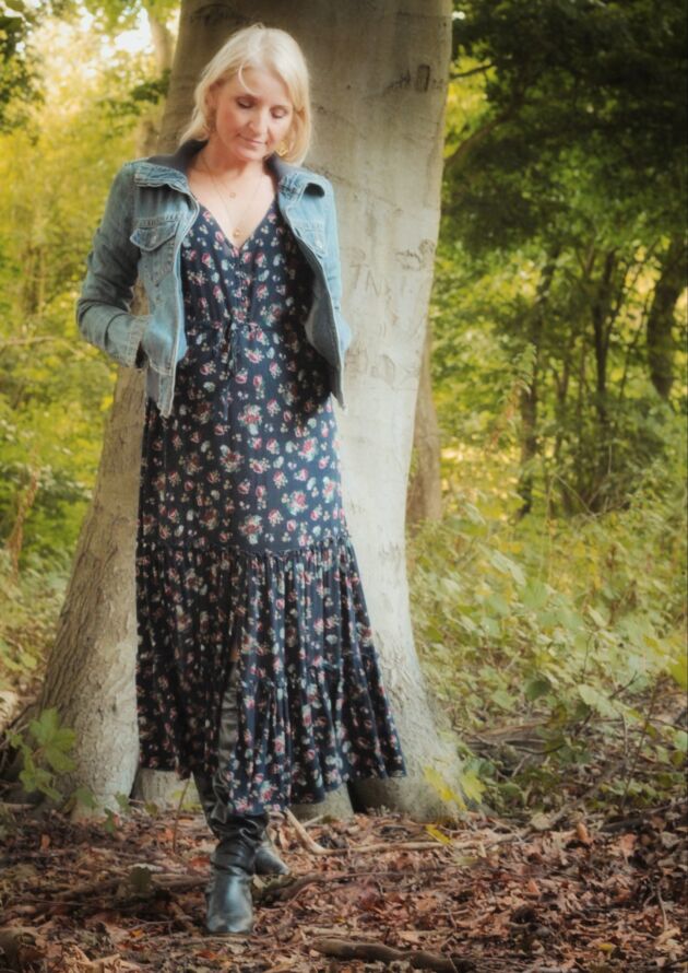 Boho Herbst Stlye Midi Kleid mit Jeansjacke