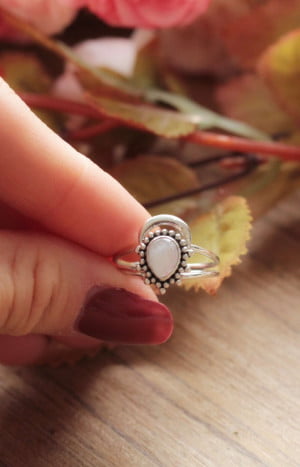 produkt bild Statement ring moonstone Perfect gift for woman on christmas or birthday