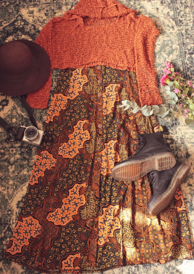 Hippie Herbst Outfit Blumenkleid Strick Hoodie