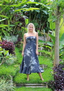 Schulterfreies Strandkleid Midi Batik Fair und mit Liebe handgefertigt in Bali (4)