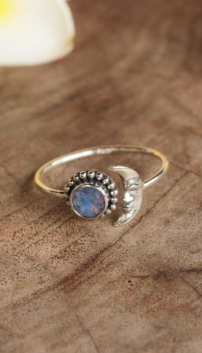 feiner Witchy Ring Opal Halbmond Mond Design Gesicht 925 Silber 
