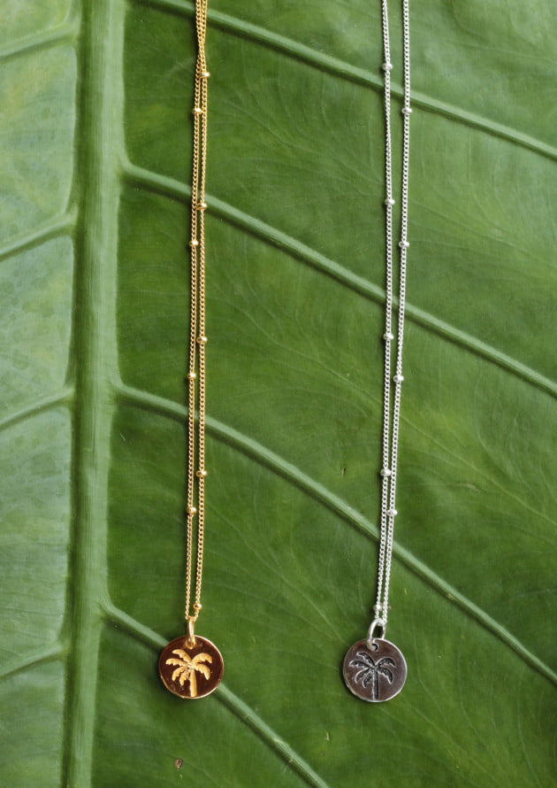 Feine Halsketten mit Medaillon Anhänger Palme Gravur Strand Sommer Style Bali Schmuck