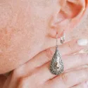 Mittelgroße Tropfen Ohrringe Typisch Balinesisch mit aufwendiger Verzierung (4)