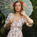 Sommerkleid mit Sweetheart Ausschnitt Blumenmuster weiß