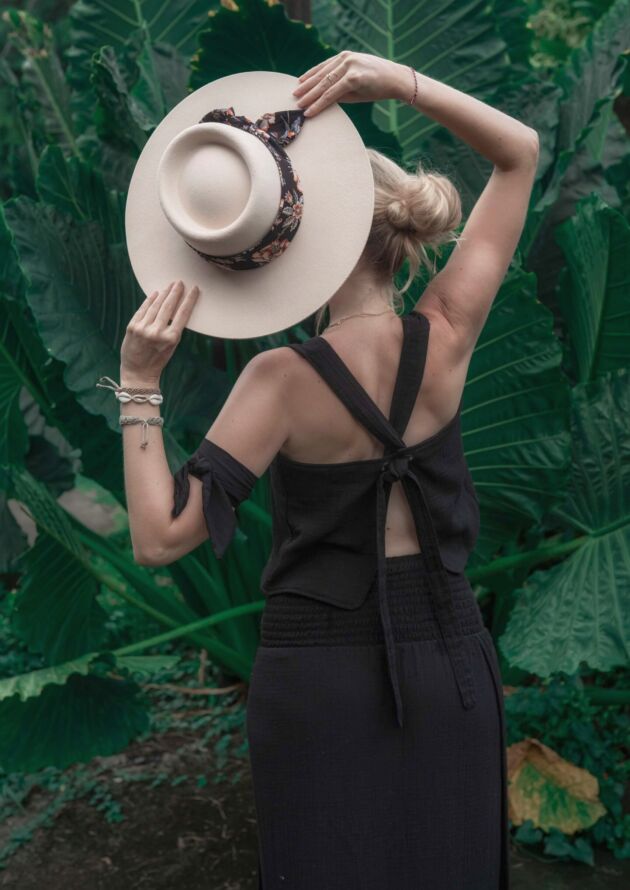 Backless Cross Back Top black “Georgia”