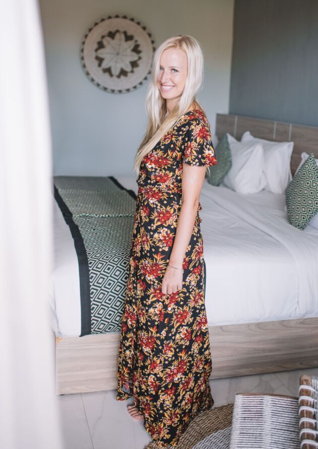 Black floral wrap dress “Frieda & the Moon”