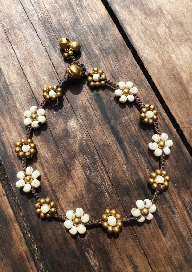 Magnesite Messing Perlen Fusskette Makramee 90er Blumen Design