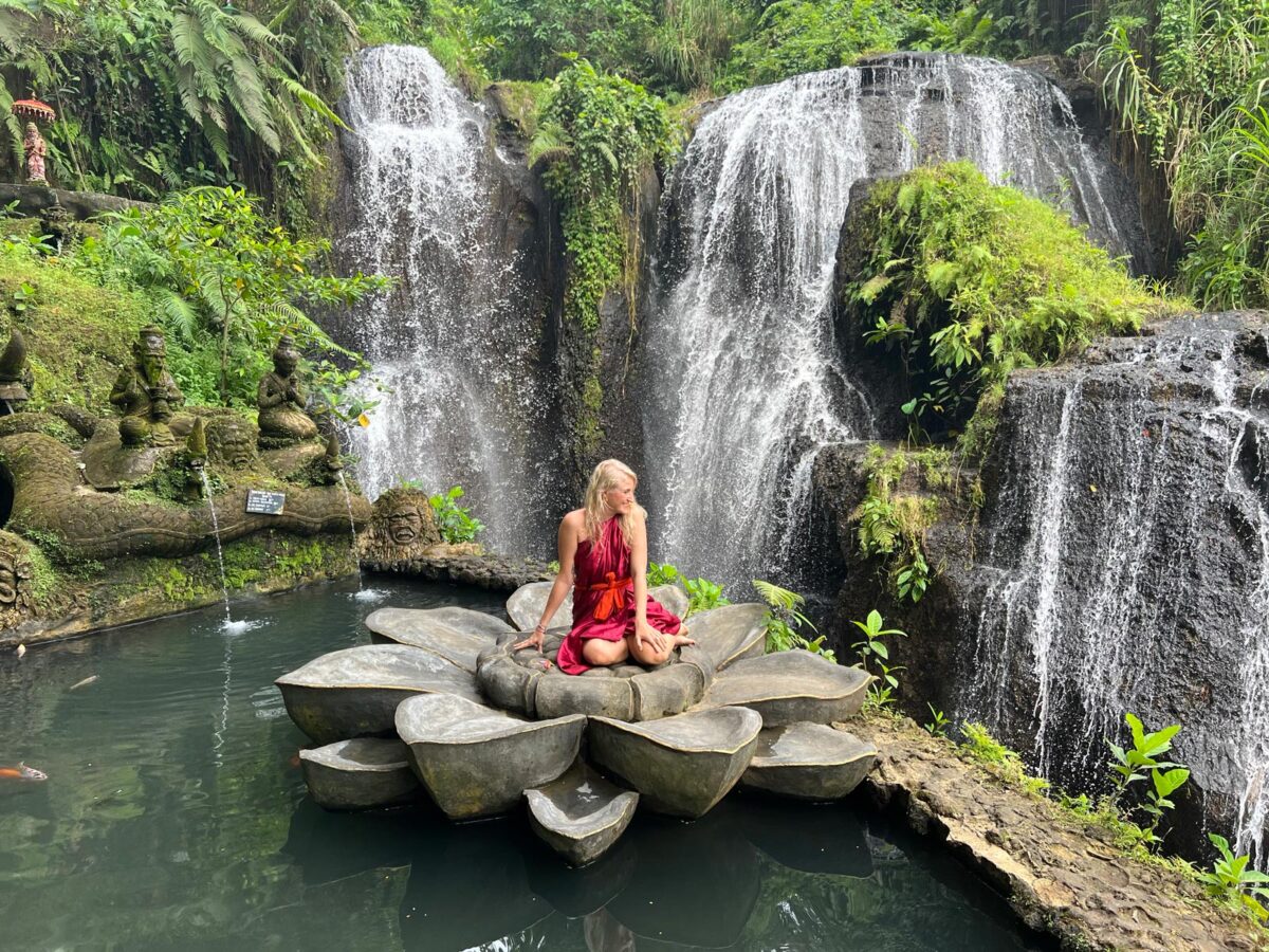 Taman-Beji-Waterfall-Purification-Ceremony4