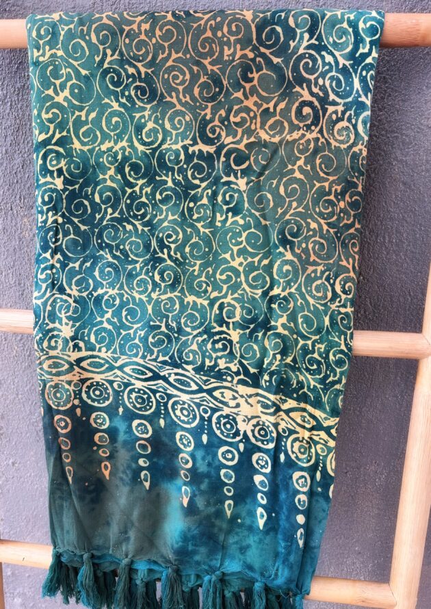 Bali Sarong Batik Tuch in Grün-Beige-Braun Tönen mit Spiralen-Muster
