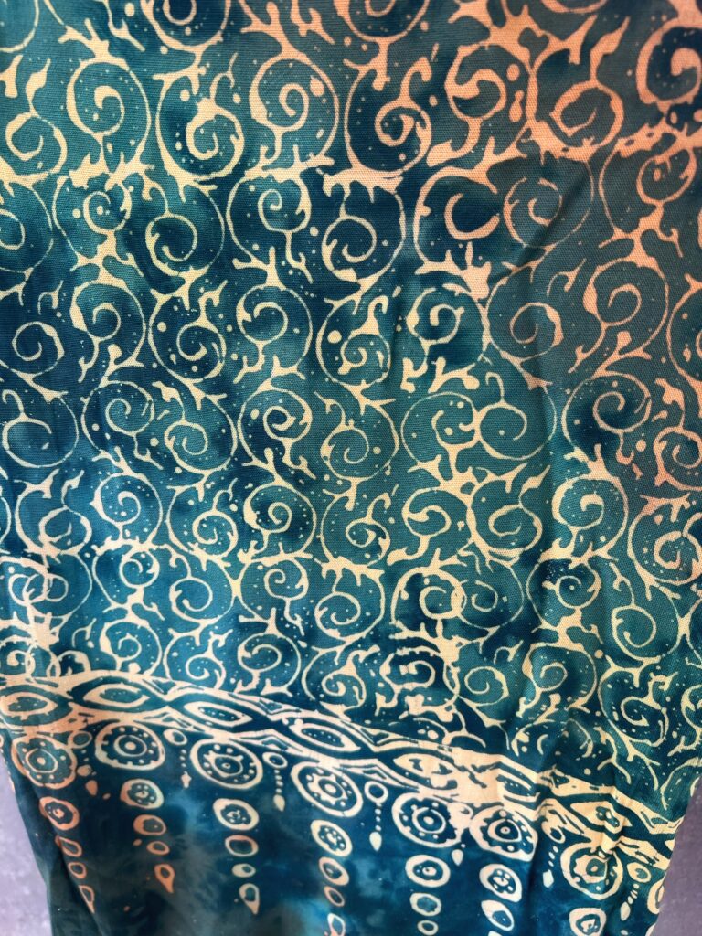 Bali Sarong Batik Tuch in Grün-Beige-Braun Tönen mit Spiralen-Muster Strandtuch Batik