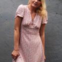 90er-Jahre-Sommerkleid-kurz-Blumen-Mädchen-Girly-Surfer-Style-weiß-pink
