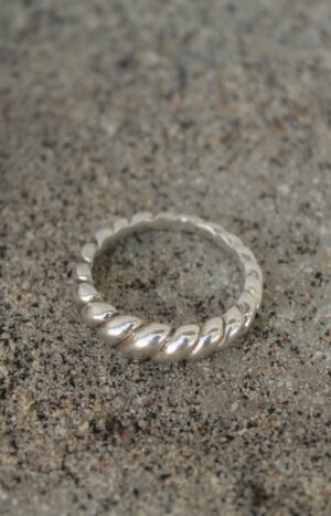 produkt bild Dünner Minimalistischer Croissant Ring Silber