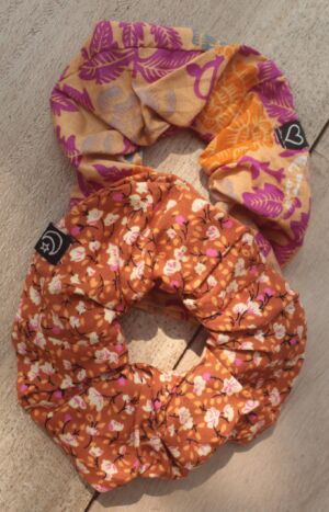2er-Scrunchie-Set-Blumen-Orange-90er-Jahre-Haargummi