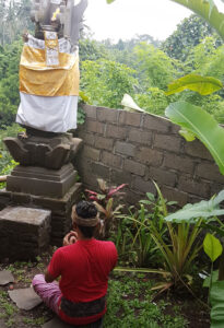 Bali-Tempel-balinesischer-Mann