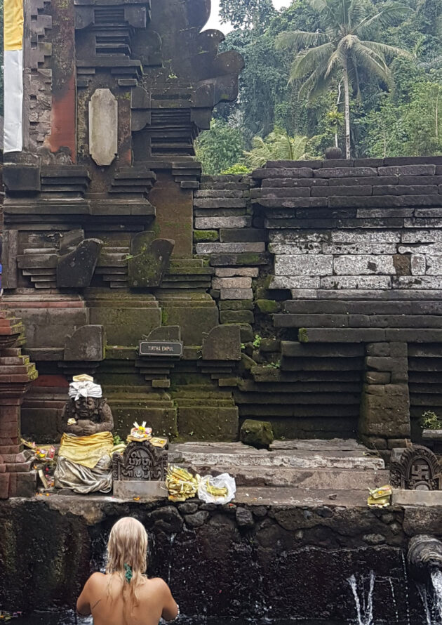 Melukat-Reinigungszeremonie-Bali-Tirta-Empul